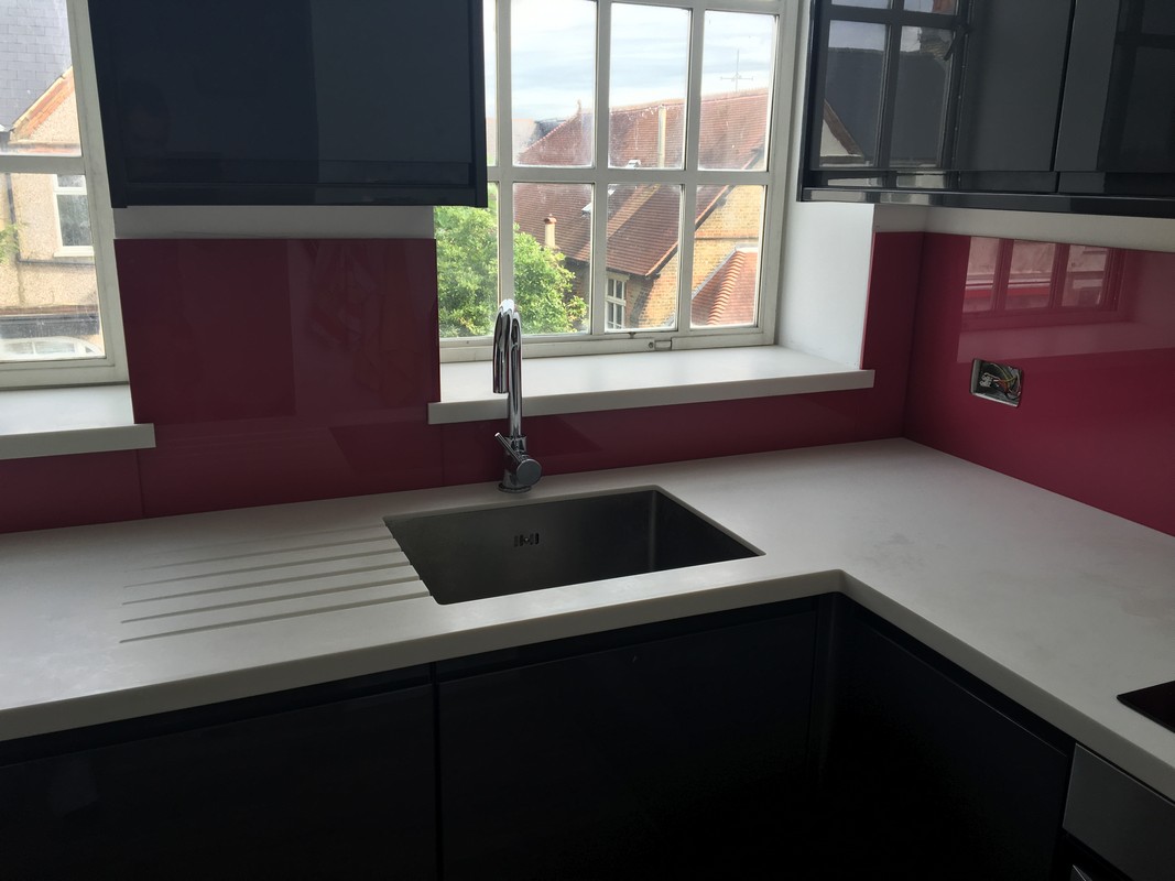 Deep plum coloured glass splashback in modern Elephant & Castle kitchen